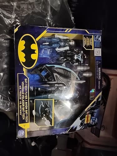 DC Comics Batman Bat-Tech Flyer W/ Mr. Freeze & Batman 4" Action Figures - Image 1