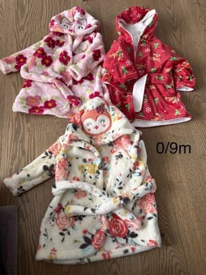 Baby Girls Lot Of 3 Bathrobes Size 0-9 Months - Image 1