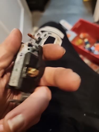 Leviton B 250V single receptacle - Thumbnail 2