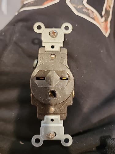 Leviton B 250V single receptacle - Image 1