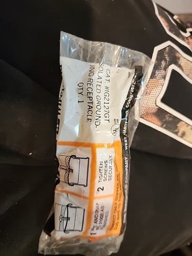 NEW LOT OF 5 WIREMOLD IG2127GT ISOLATED GROUNDING RECEPTACLE ORANGE SHIPSAMEDAY - Thumbnail 3