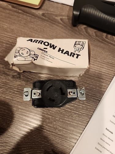 Arrow Hart L820-R TURNLOK RECEPTACLE * NEW IN BOX * - Image 1