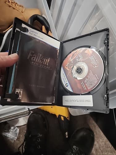 Fallout New Vegas PC Video Game (2010) for Windows - Thumbnail 2