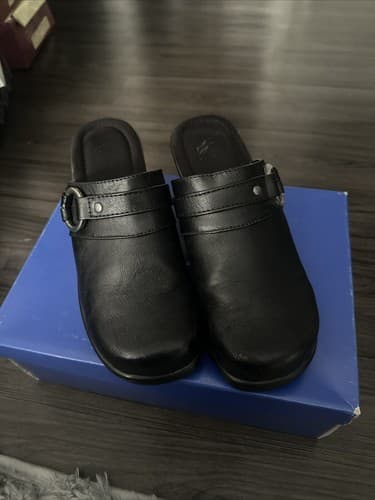 White Mountain KOYA Solid Black Leather Clogs Mules Shoes Womens SIZE 8.5 M - Image 1