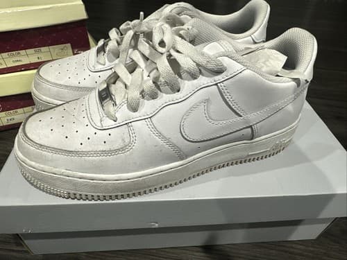 Size 8 Men’s Or 9.5 Women’s- Nike Air Force 1 '07 Low Triple White - Thumbnail 2