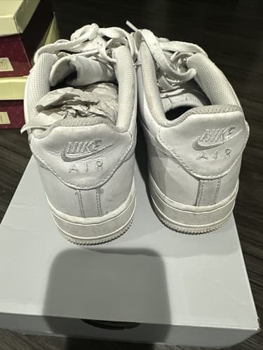 Size 8 Men’s Or 9.5 Women’s- Nike Air Force 1 '07 Low Triple White - Thumbnail 3