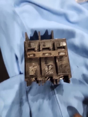 Siemens ITE Gould BQ3B060 3pOLE 60Amp 240VAC BOLT ON type - Image 1