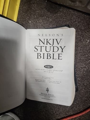 The NKJV Study Bible New King James Version Black Leather Study Bible - Thumbnail 2