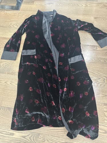 Victoria's Secret Floral Roses Black Bathrobe Women’s Size M - Image 1