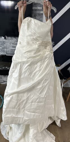 Wedding Dress Cream Size Medium - Image 1