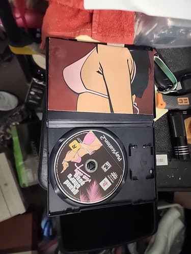 Grand Theft Auto: Vice City (Sony PlayStation 2, 2002) - Thumbnail 3