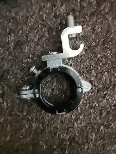 BRIDGEPORT SGB-384CL 1-1/4" SPLIT GROUNDING BUSHING #14-1/0AWG - Image 1