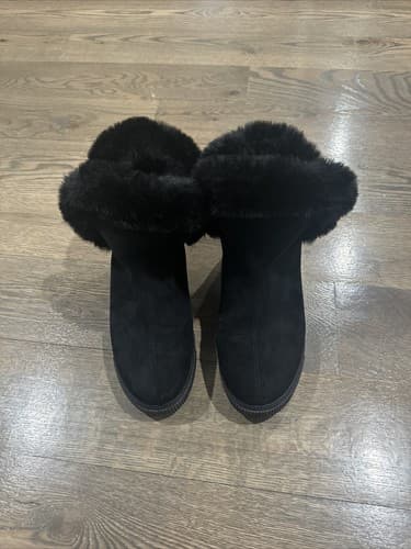 Bamboo Women Faux Suede Black ankle Booties with faux Fur lining Size 8.5 - Image 1