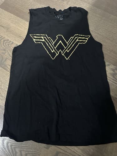Wonder Woman T-Shirt Women’s Size Medium Black - Image 1