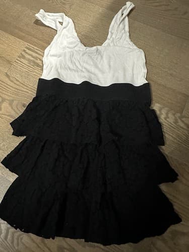 Women's Sleeveless Black And White Dress Size M - Image 1