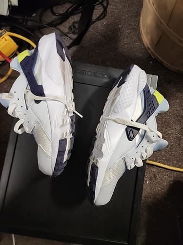 Nike Boys Huarache Run DV3479-100 White Running Shoes Sneakers Size 5Y - Thumbnail 2