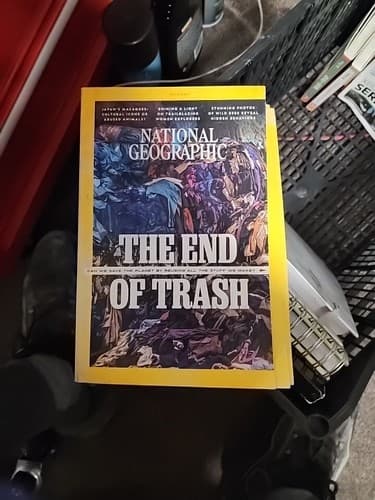 NATIONAL GEOGRAPHIC MAGAZINE - MARCH 2020 THE END OF TRASH BEES CHIBOK - Image 1