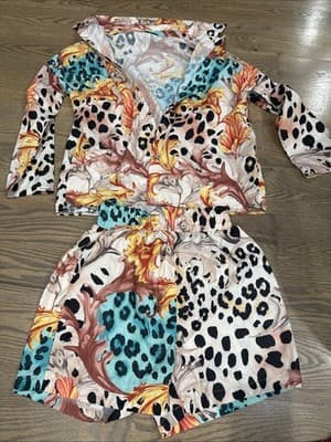 Chicme 2 Pc Long Sleeve Top & Shorts Size Medium - Image 1