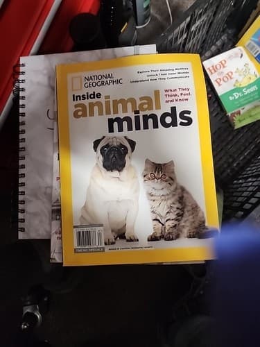 NATIONAL GEOGRAPHIC INSIDE ANIMAL MINDS; WHAT THEY THINK/FEEL/KNOW 2022 MAGAZINE - Image 1