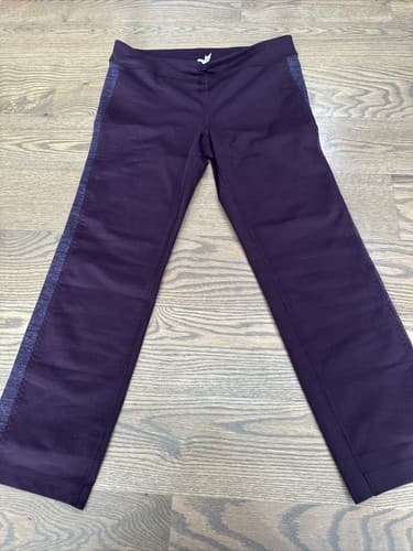 Under Armour Capri Leggings Womens Size Medium Purple - Image 1