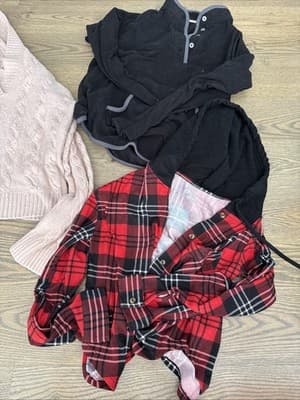 Women’s Sweatshirts Size Medium Lot Of 3 - Thumbnail 2