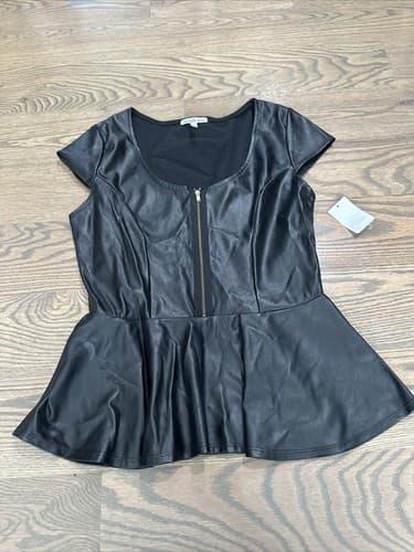 Charlotte Russe STUNNING BLACK SLEEVE TOP BLOUSE SIZE M - Image 1