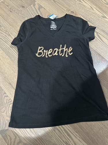 Athletic Works Women's Medium Black Printed Short Sleeve V-Neck Tee