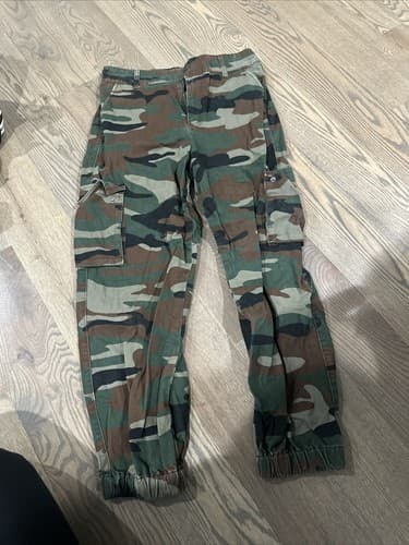 Forever 21 Camouflage Pants Regular Size Large - Image 1