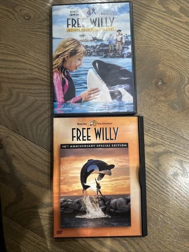 Free Willy: Escape from Pirate's Cove And 10th Anniversary Special Edition DVD - Image 1