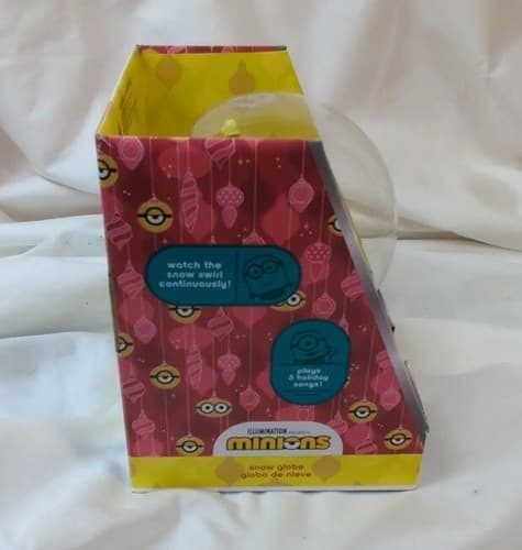 NEW Musical Plastic SNOW GLOBE - Despicable Me MINIONS Christmas Music - Thumbnail 3