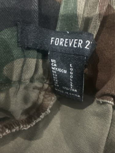 Forever 21 Camouflage Pants Regular Size Large - Thumbnail 2