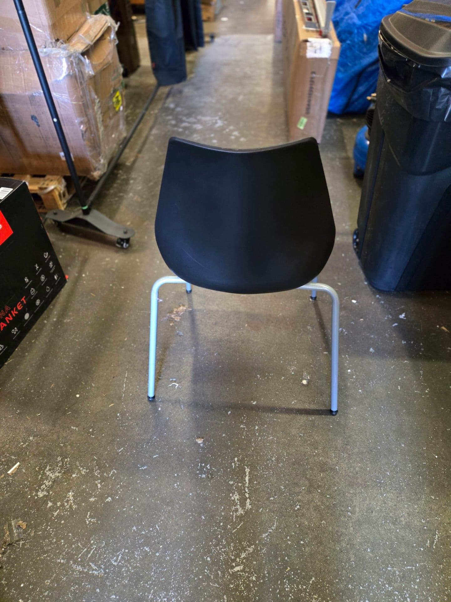 Heavy duty stackable chairs - Thumbnail 3