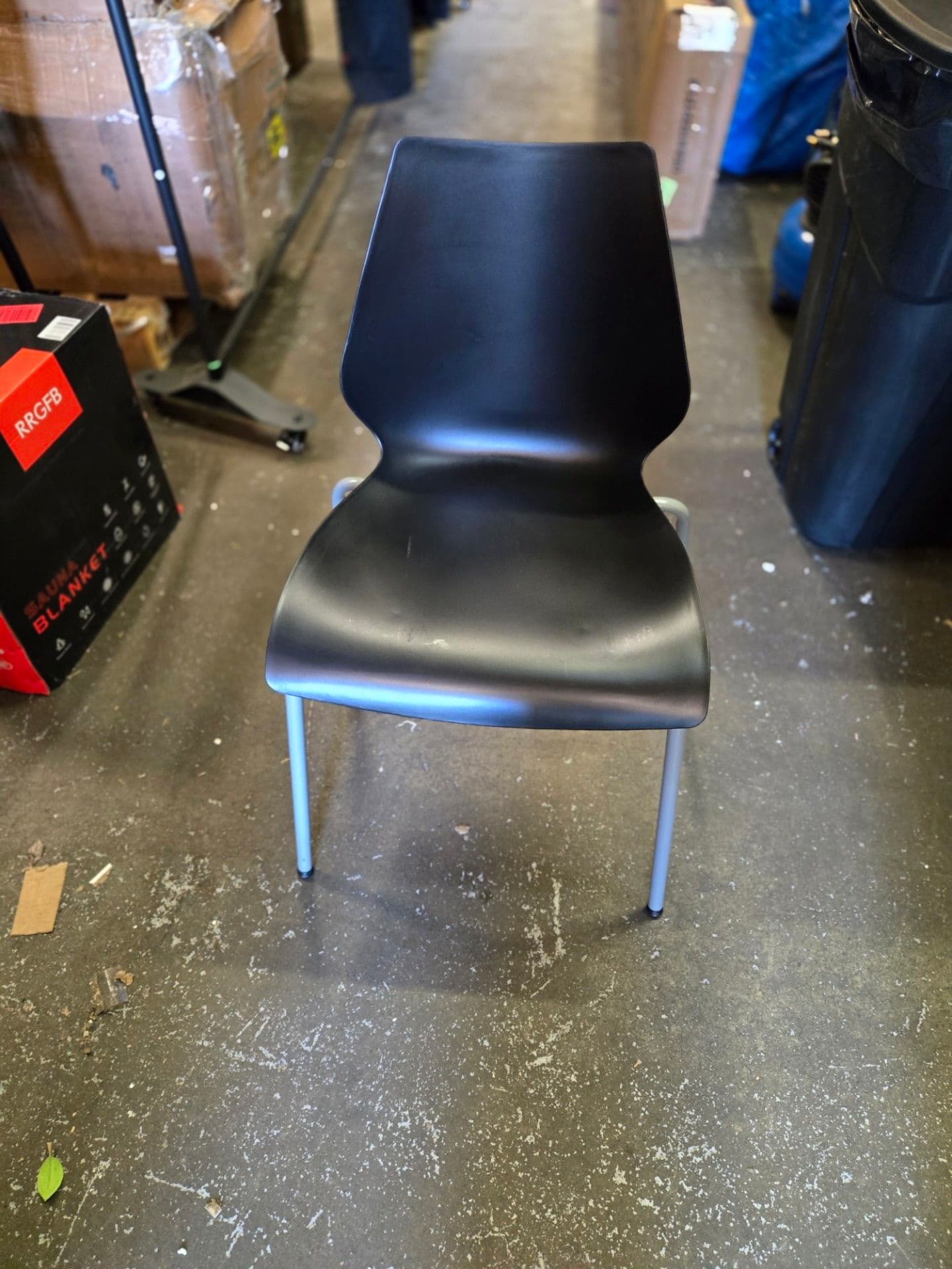 Heavy duty stackable chairs - Thumbnail 5