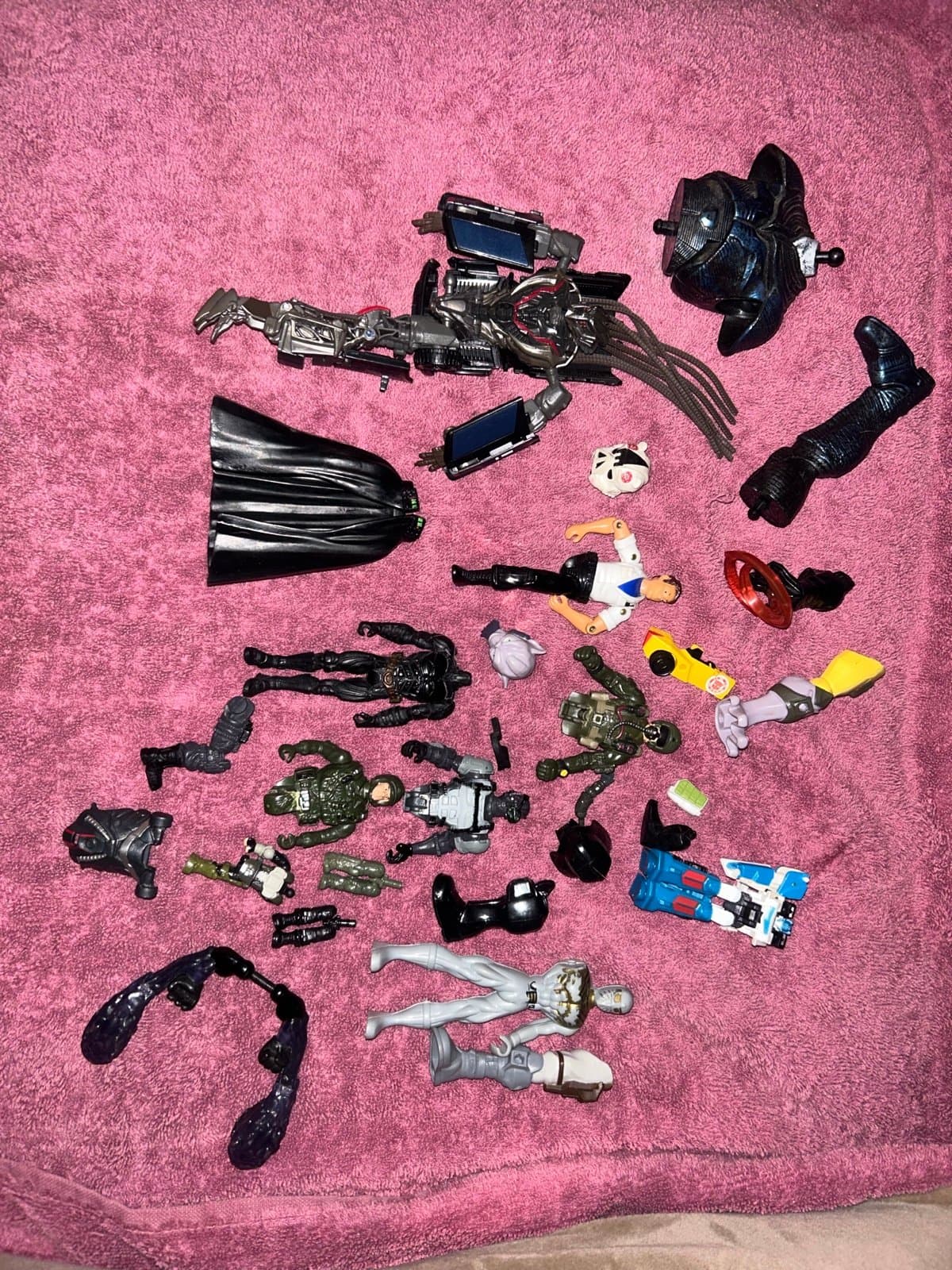 Parts lot transformers, G.I. Joe’s Batman there’s all kinds of parts - Thumbnail 2