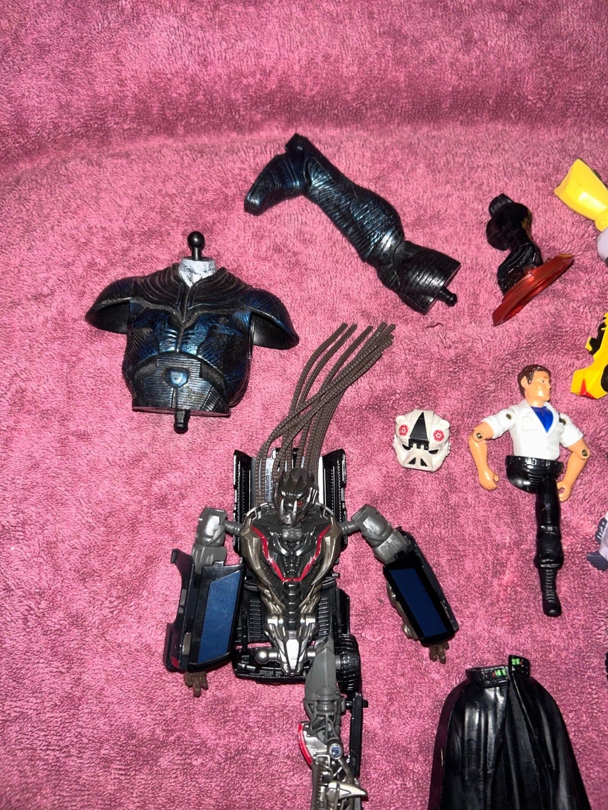 Parts lot transformers, G.I. Joe’s Batman there’s all kinds of parts - Thumbnail 3