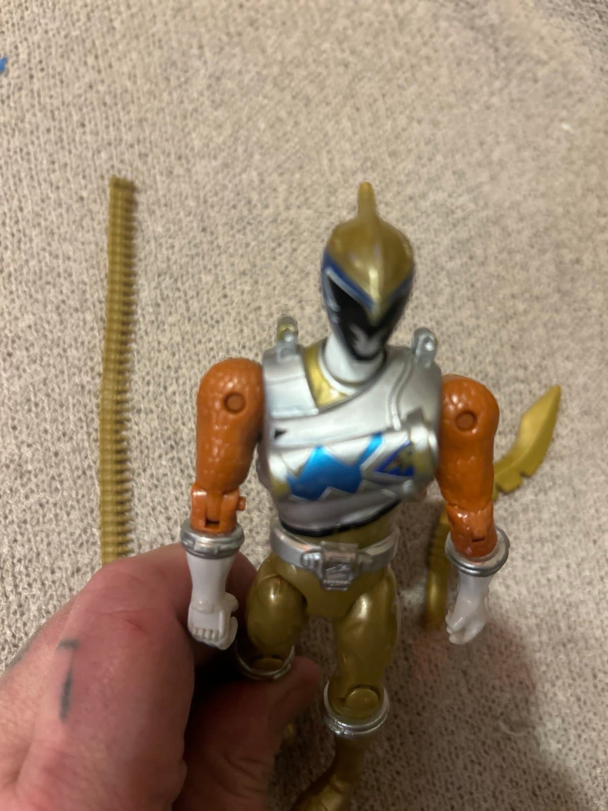 Power Rangers Dino Super Charge Gold Ranger Action Figure - Thumbnail 2