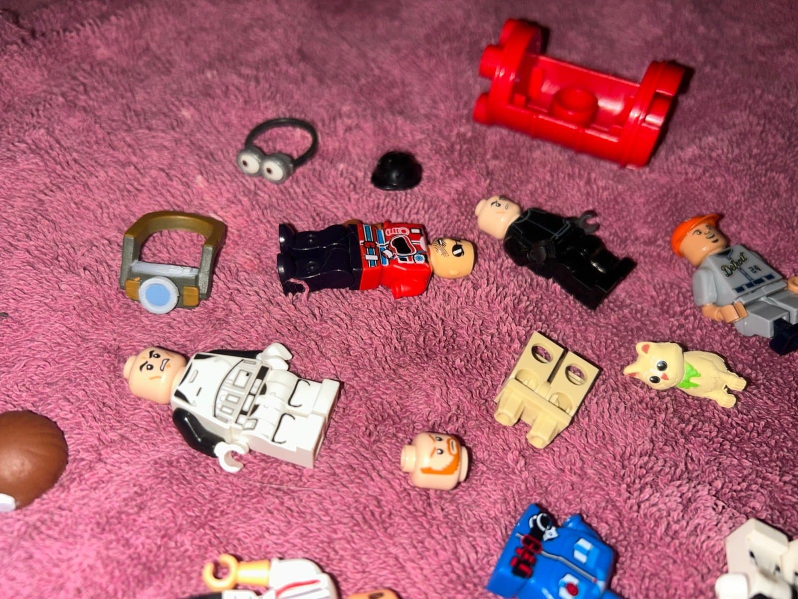 Lego men and accessories some parts - Thumbnail 5