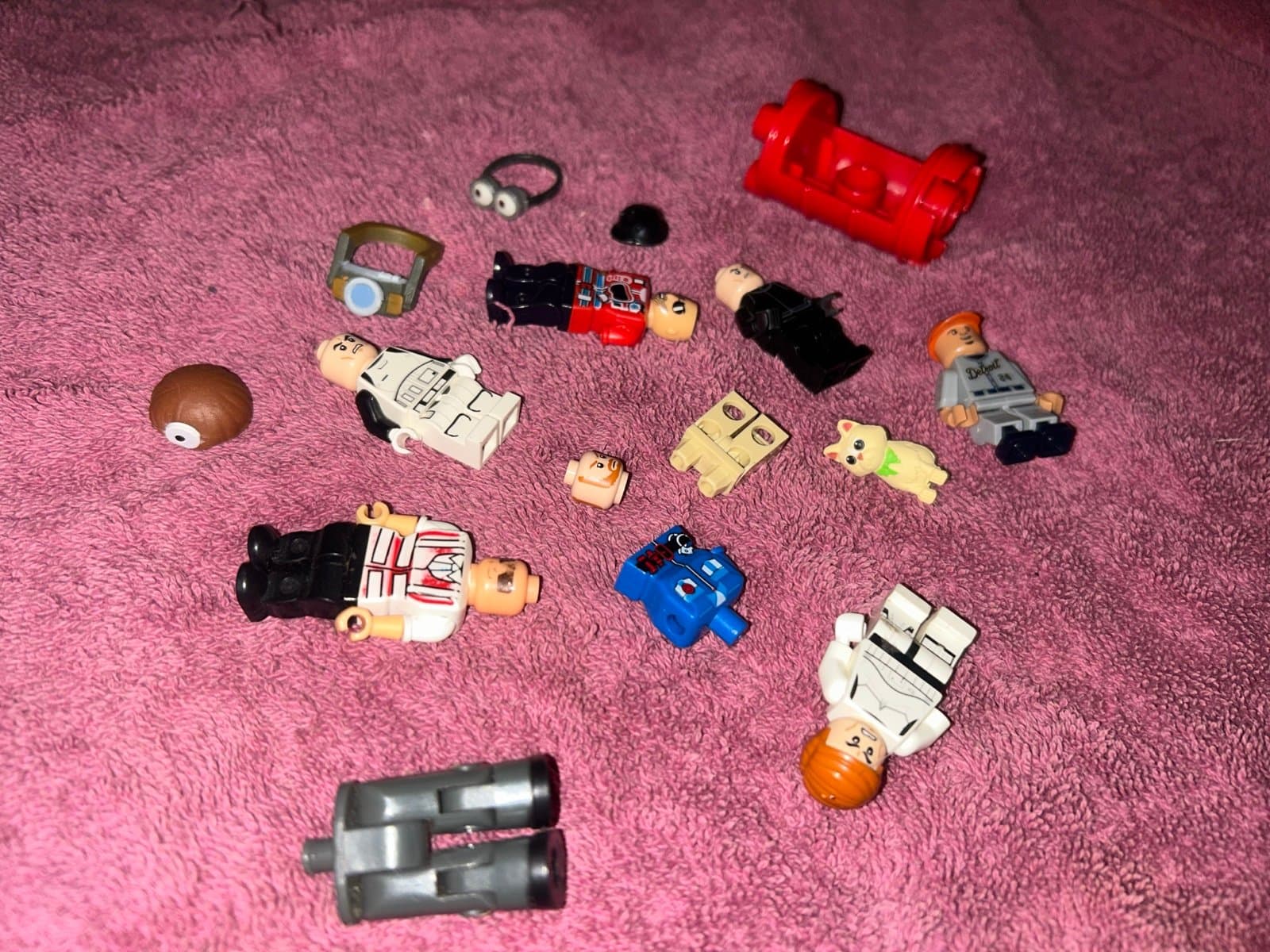 Lego men and accessories some parts - Thumbnail 2