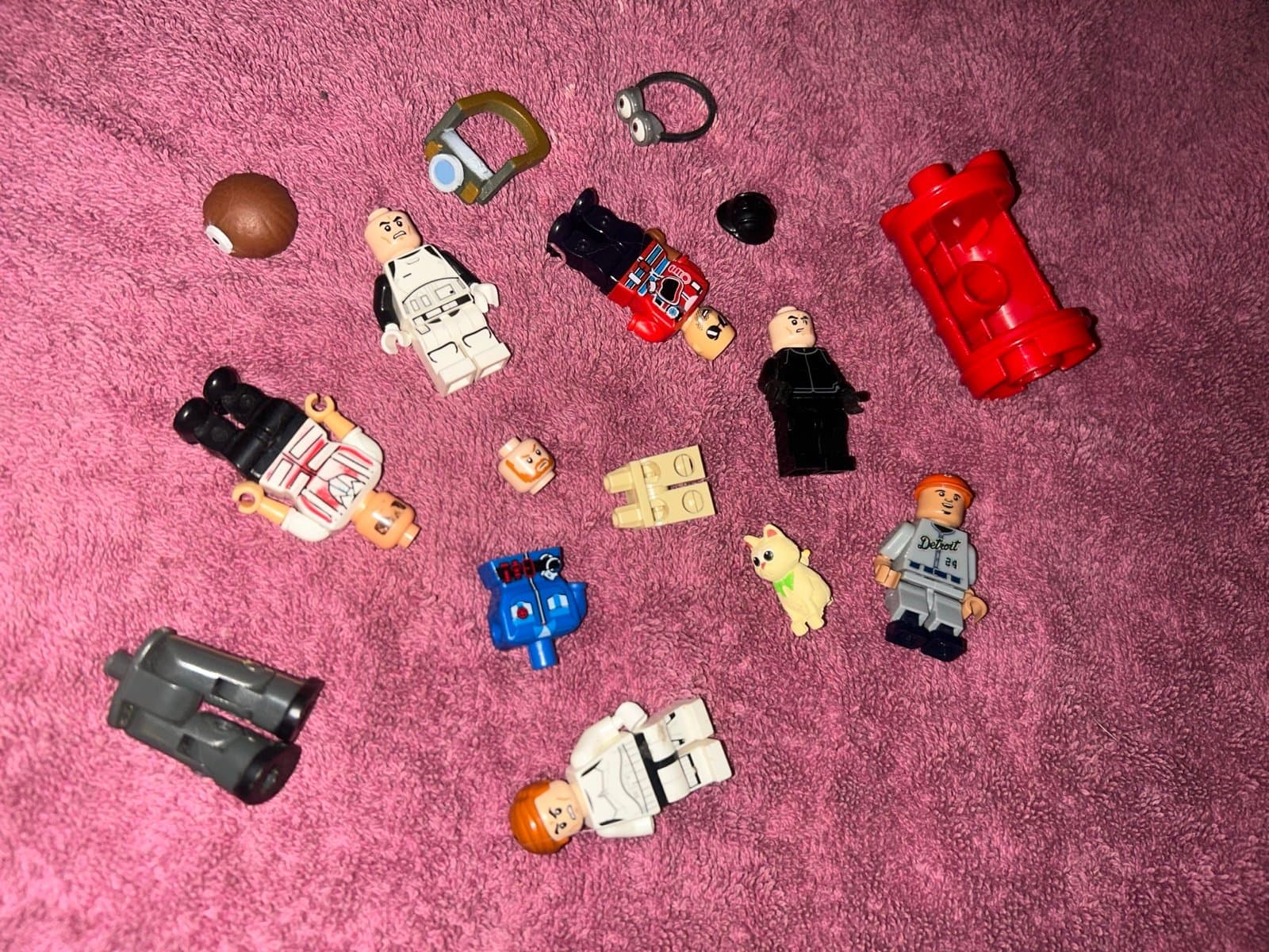 Lego men and accessories some parts - Thumbnail 3
