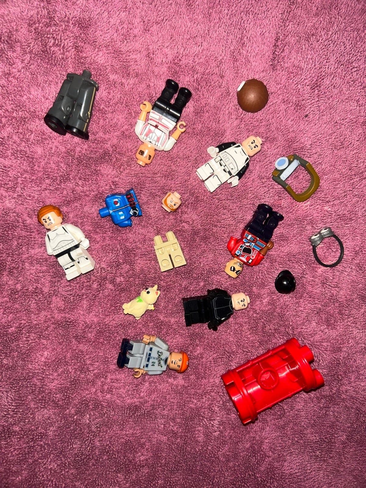 Lego men and accessories some parts - Image 1