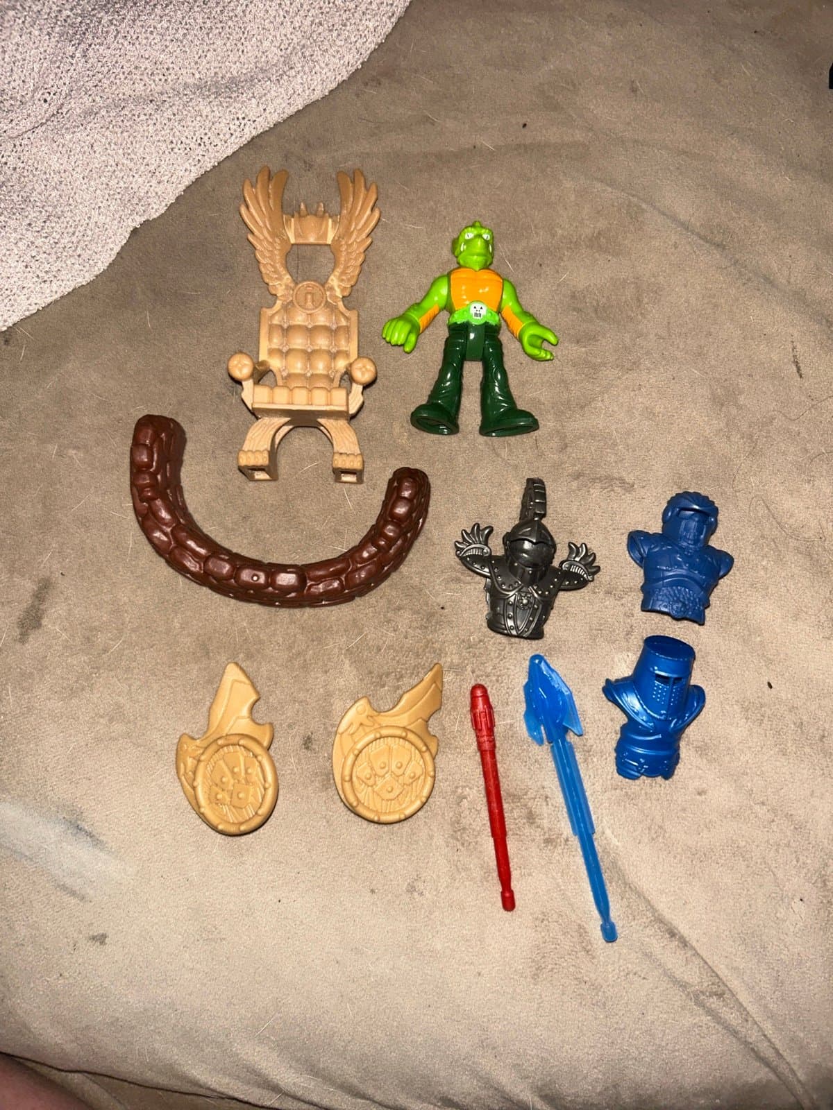 Fisher Price Imaginext Lizard Man Action Figure plus extras - Image 1