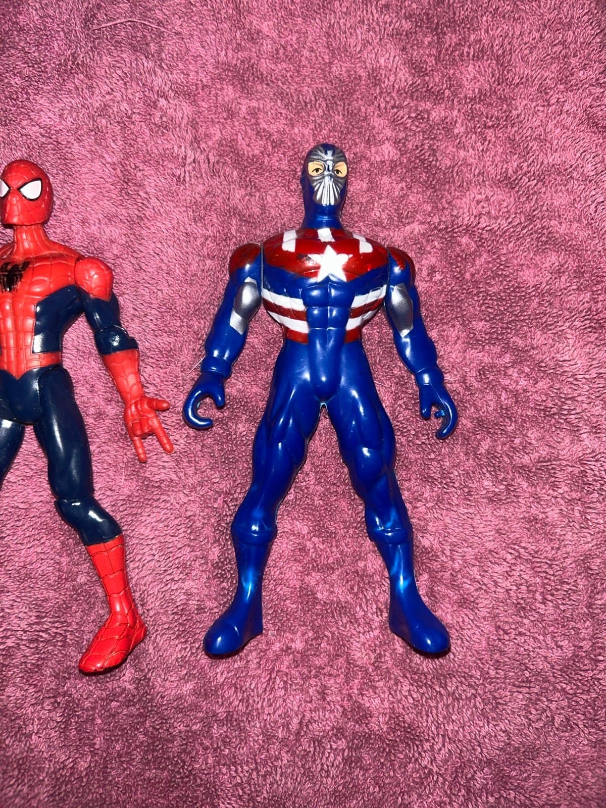 Dc and marvel lot one has a missing part of his arm - Thumbnail 5