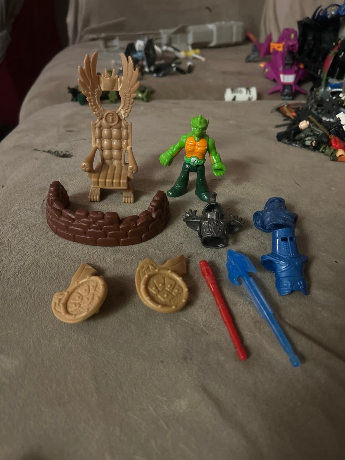 Fisher Price Imaginext Lizard Man Action Figure plus extras - Thumbnail 3
