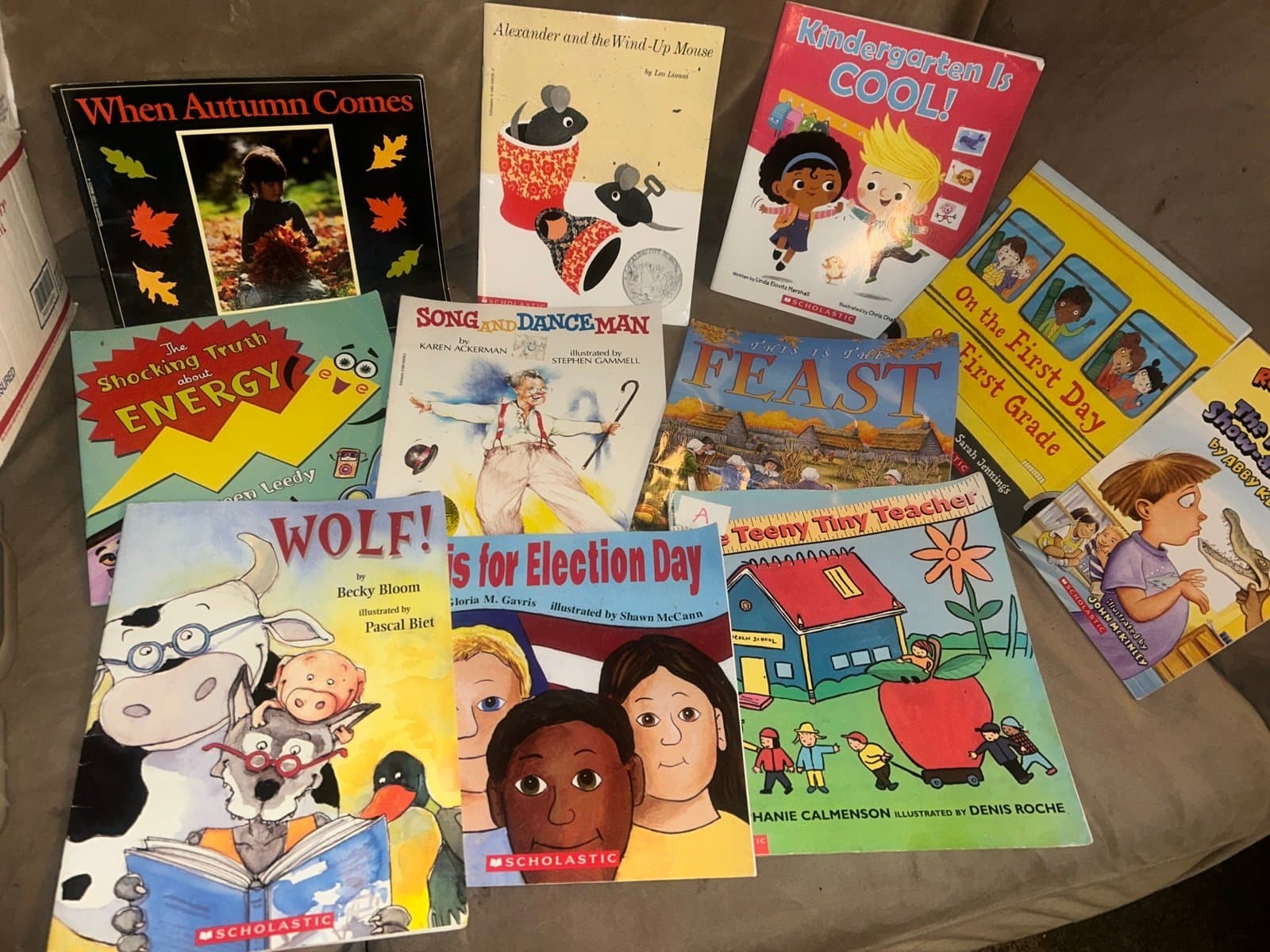 5 pounds of books each box is different each box will have kids books,adult cook - Thumbnail 2