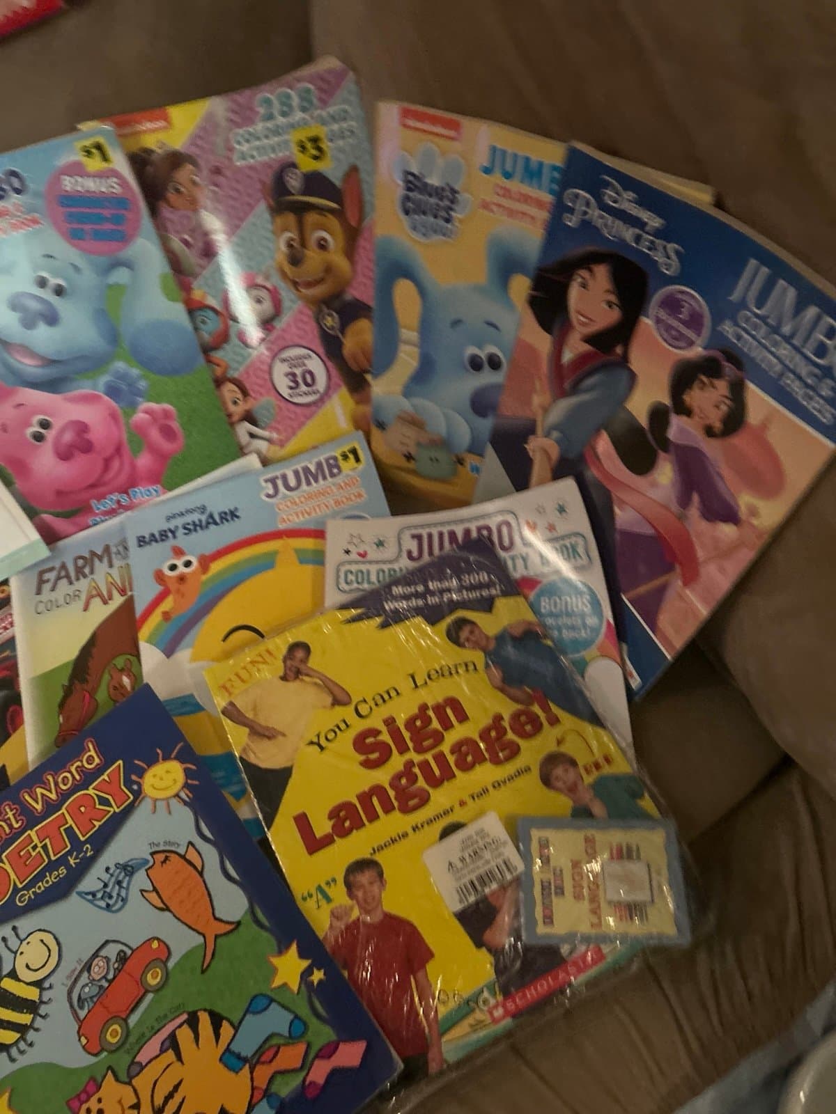 BOX FULL OF ACTIVITY AND STICKER BOOKS AND SIGN LANGUAGE. - Thumbnail 4