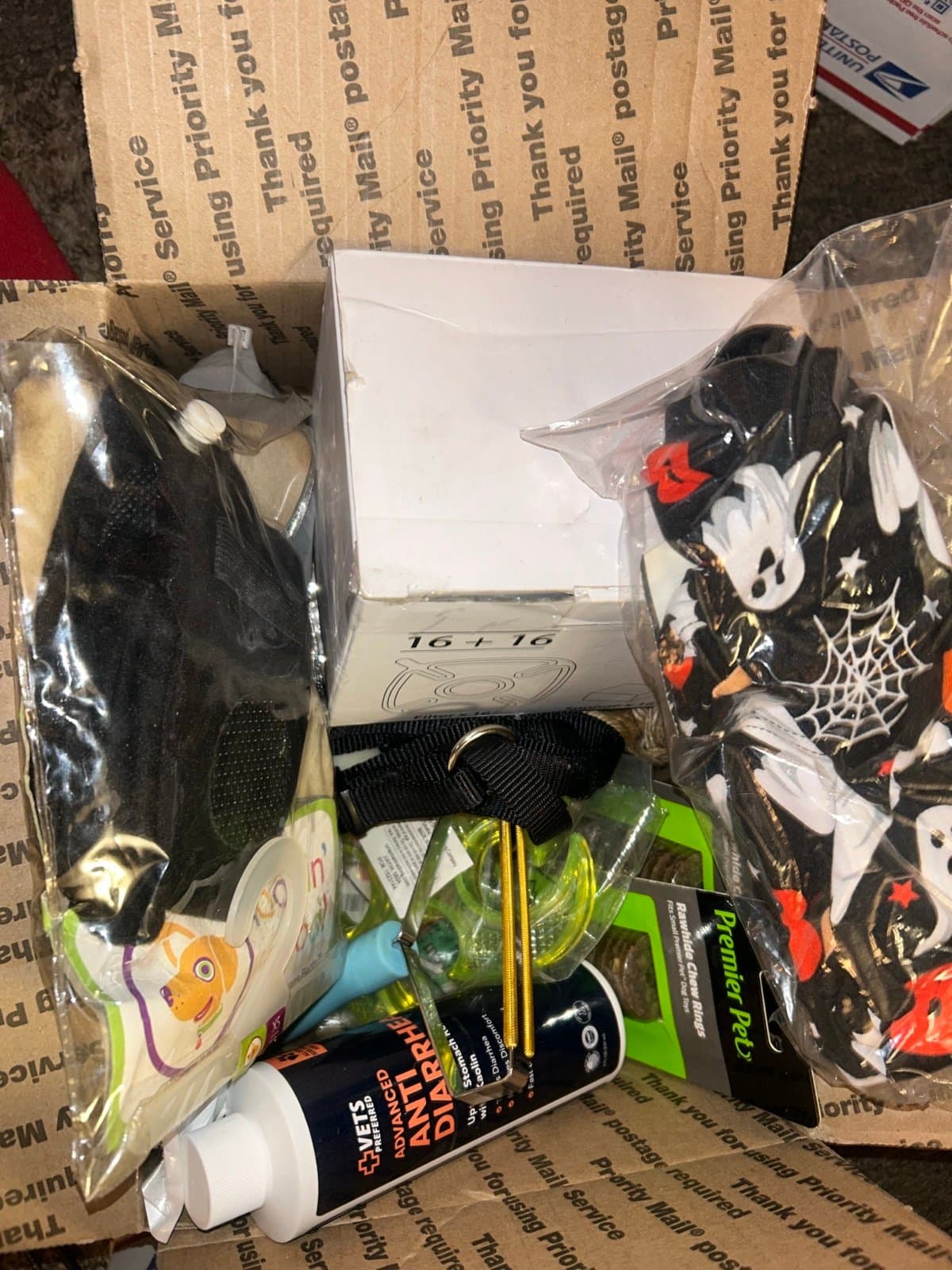 $200 Value + ON SALE NOW DOGGY BOX (DOG &CAT ) MIX Or pick separately if needed