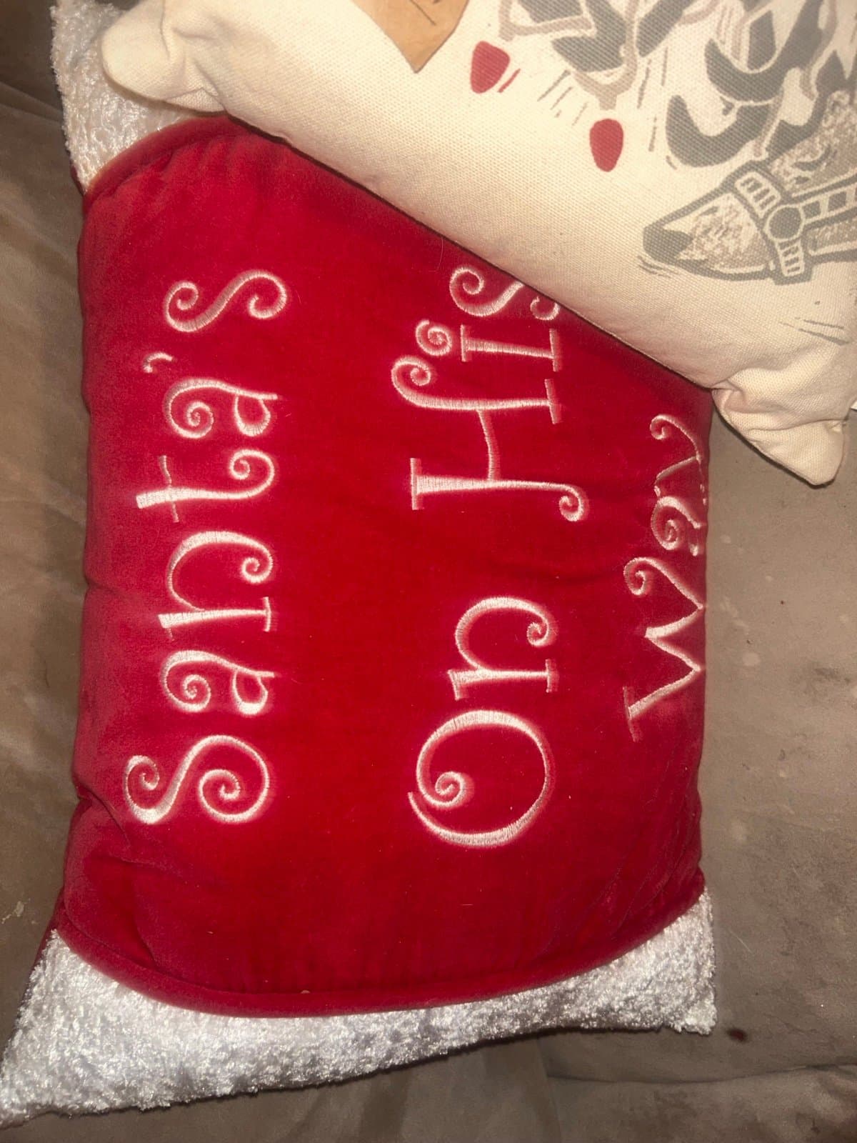 2/- couch pillows and a beautiful, long red tablecloth all brand new - Thumbnail 7