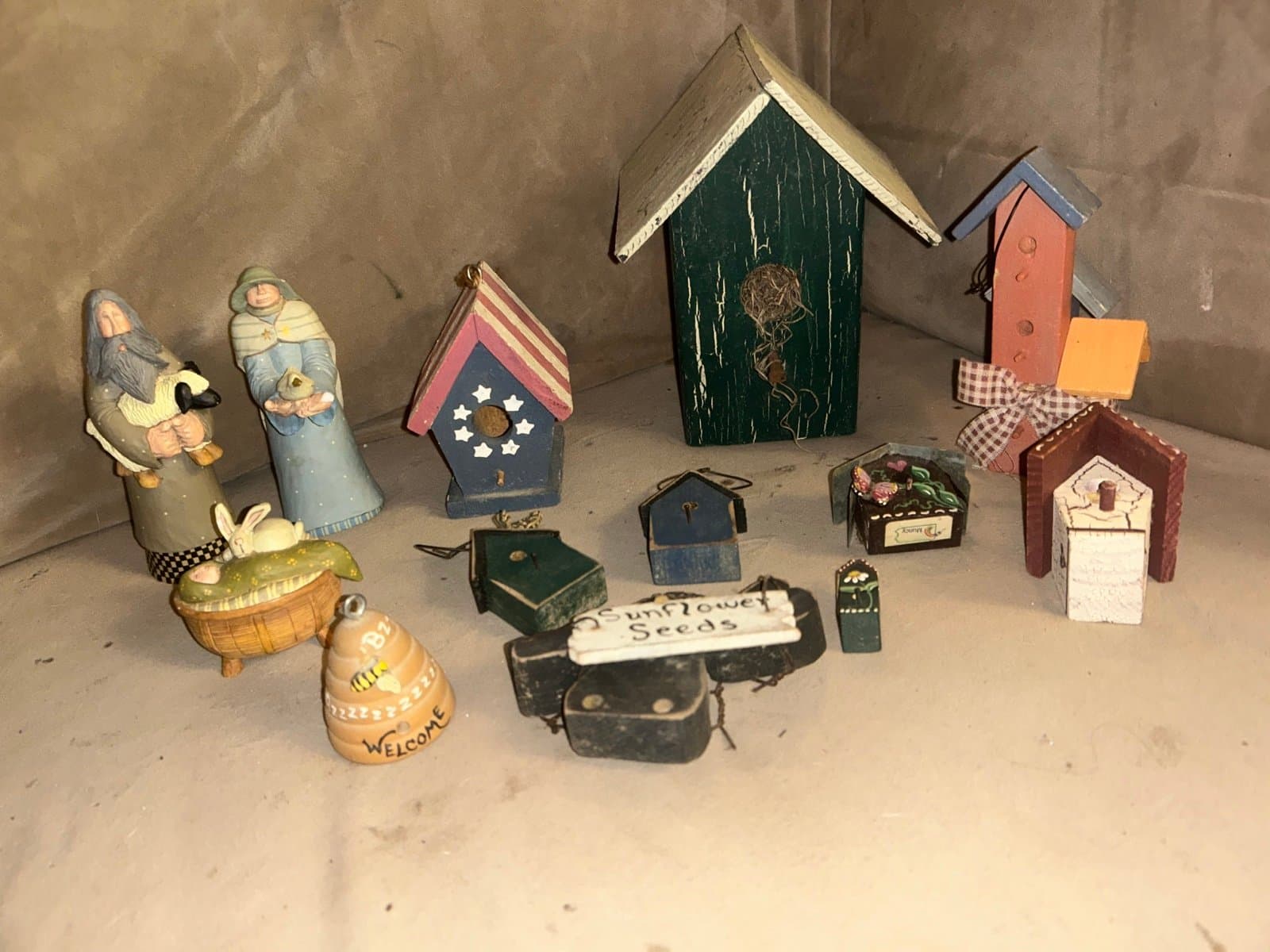 Birdhouse lot and more you’re getting all of it vintage items - Thumbnail 2