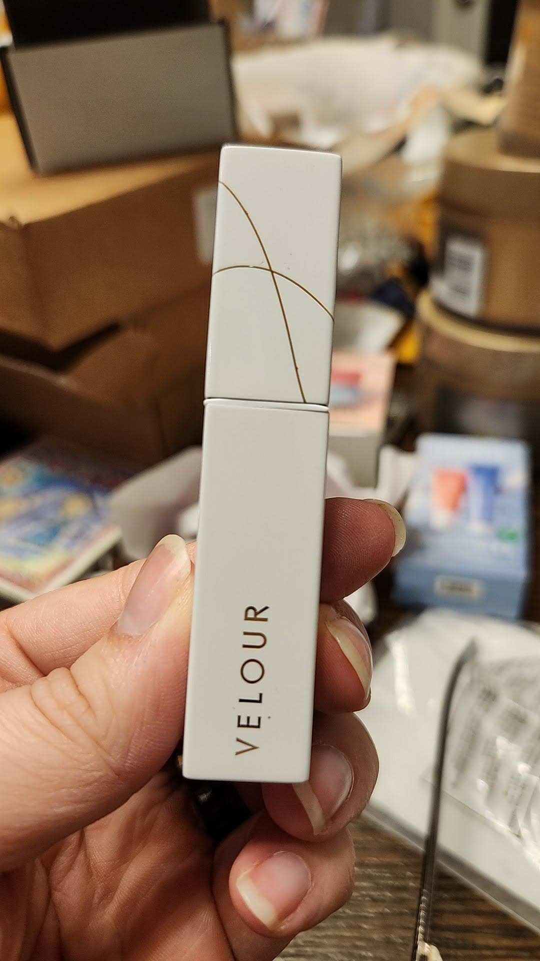 Velour Lash Adhesive White and Gold Design 2ml - Image 1