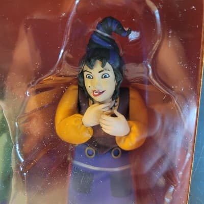 NECA Toony Terrors Disney Hocus Pocus Sanderson Sisters 6” Figure Set - Thumbnail 5